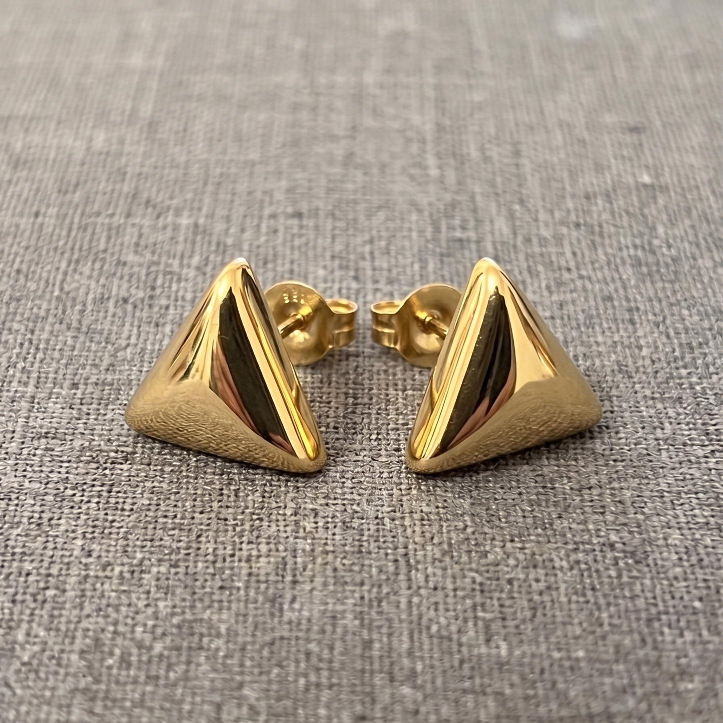 MAGO 925純銀耳環 - 925 立體三角形金色耳環