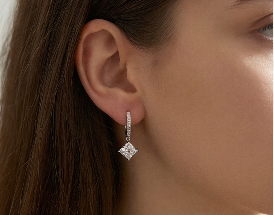 E56 925純銀鍍K金 • 冰雪公主璀璨方糖鋯石純銀耳扣