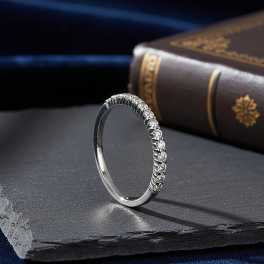 SR6074W 經典微鑲排鋯石純銀線戒